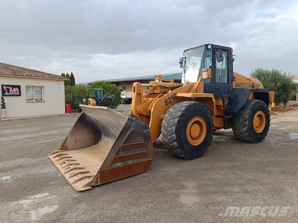 CASE 821 C Kolesni nakladalci