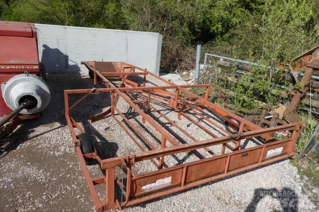 Brown bale sledge Zgrabljalniki