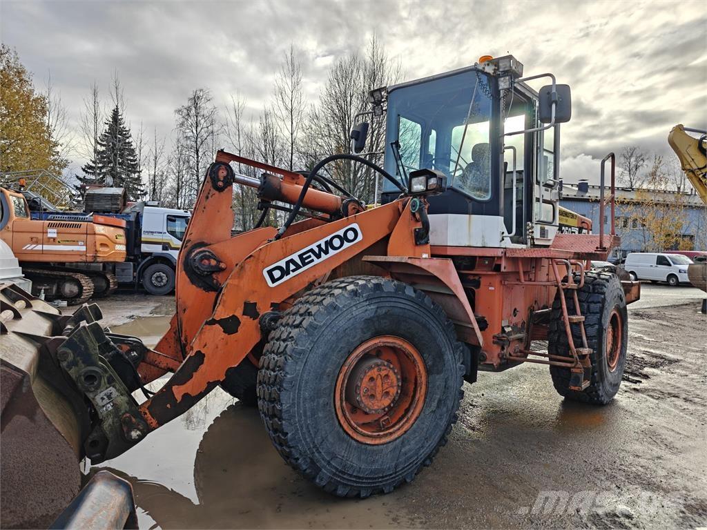 Daewoo Mega 250 Kolesni nakladalci