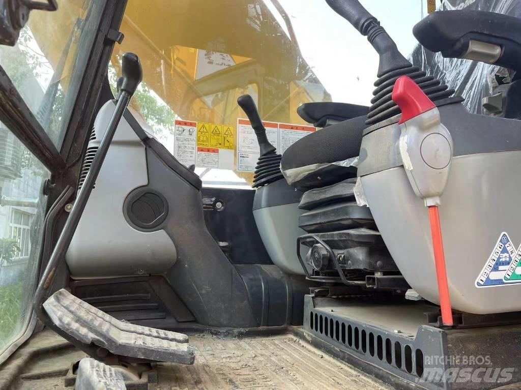 Komatsu PC 200-8 Bagri goseničarji