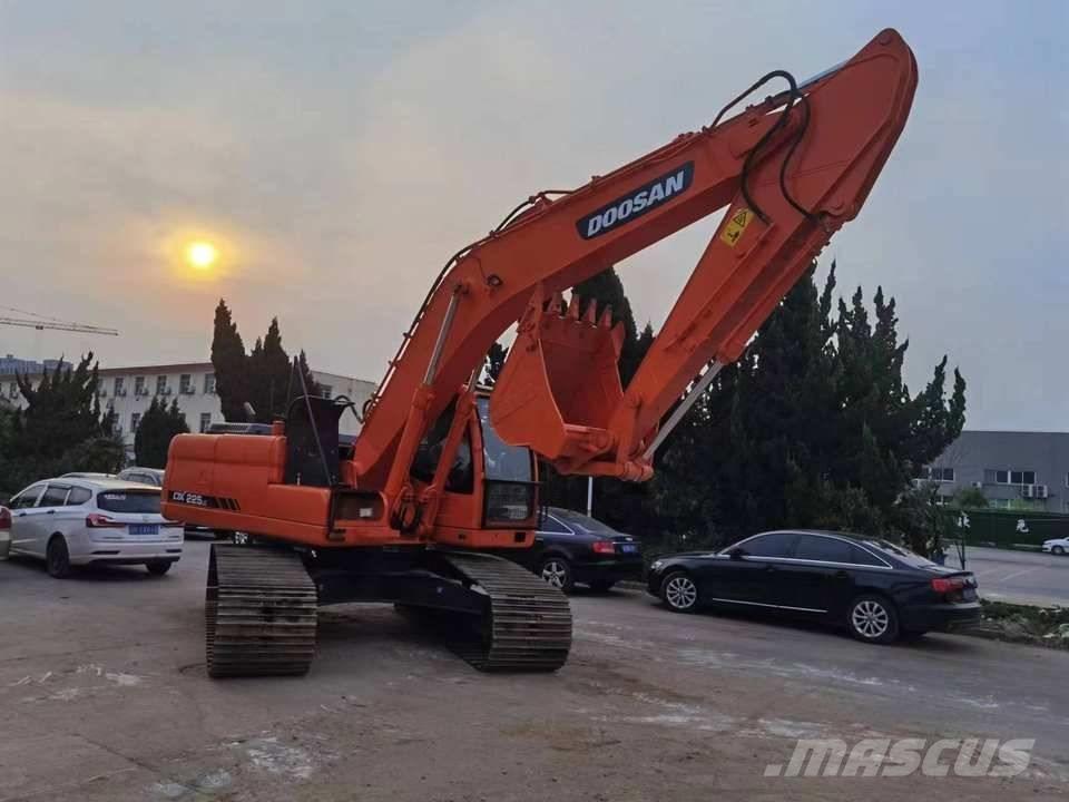 Doosan dx225 Bagri goseničarji
