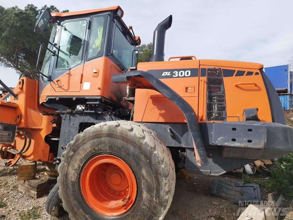 Doosan DL 300-3 Kolesni nakladalci
