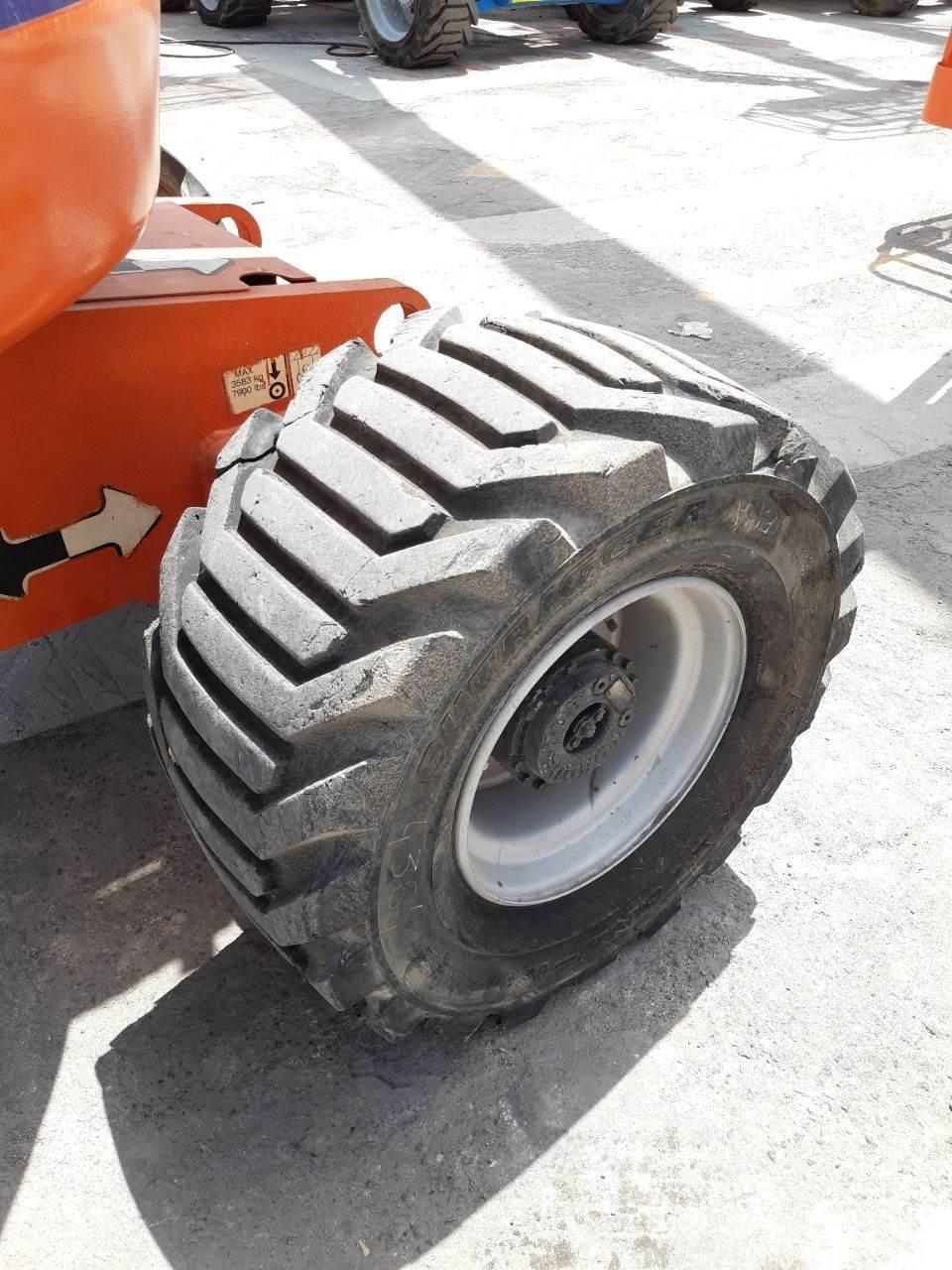 JLG 450AJ Zglobne dvižne ploščadi