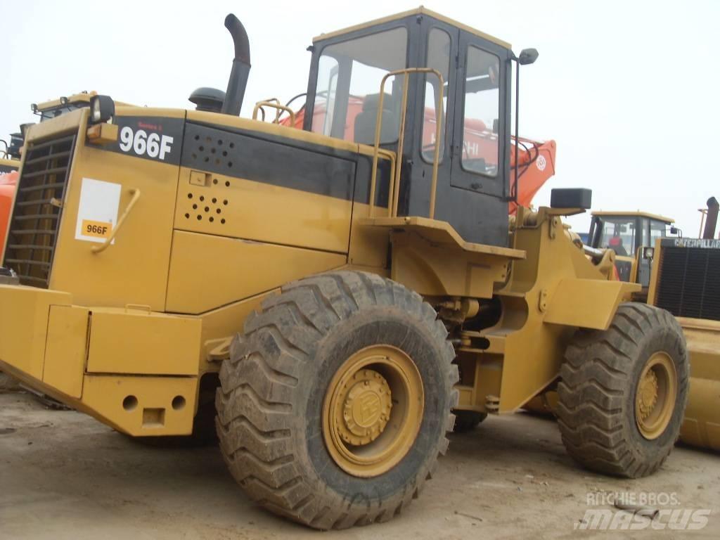CAT 966 F Kolesni nakladalci