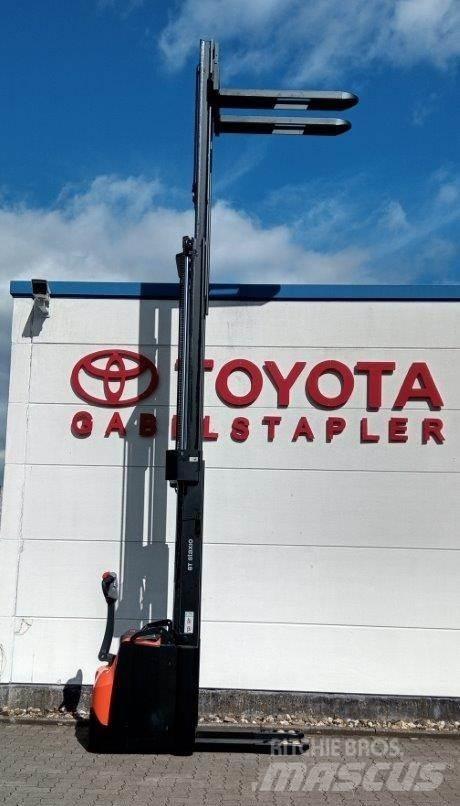 Toyota BT SWE145L Ročni električni viličar