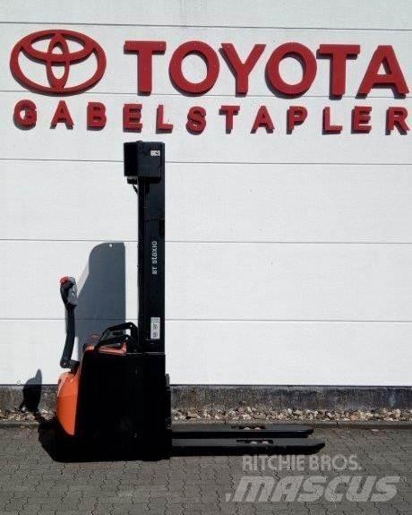 Toyota BT SWE145L Ročni električni viličar