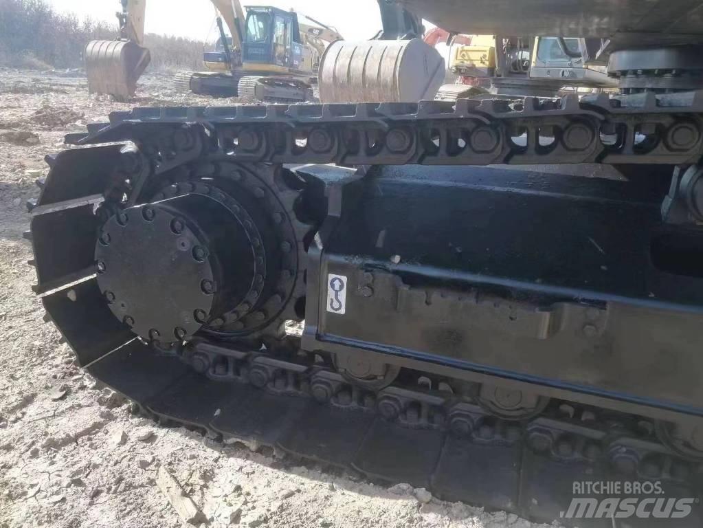 Hitachi ZX 200 Bagri goseničarji