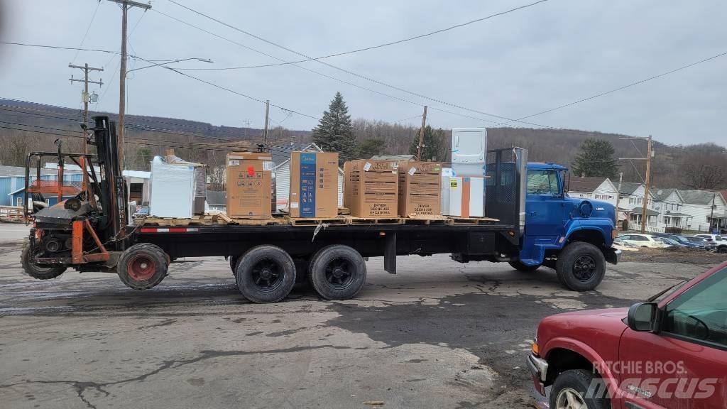 Ford F9000 Tovornjaki s kesonom/platojem
