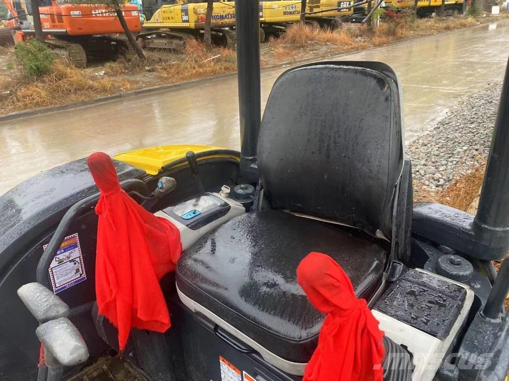 Komatsu PC 35 Bagri goseničarji
