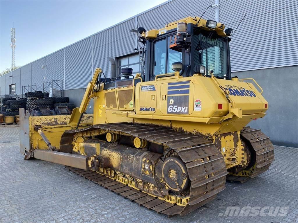 Komatsu D65PXI-18 Buldožerji goseničarji
