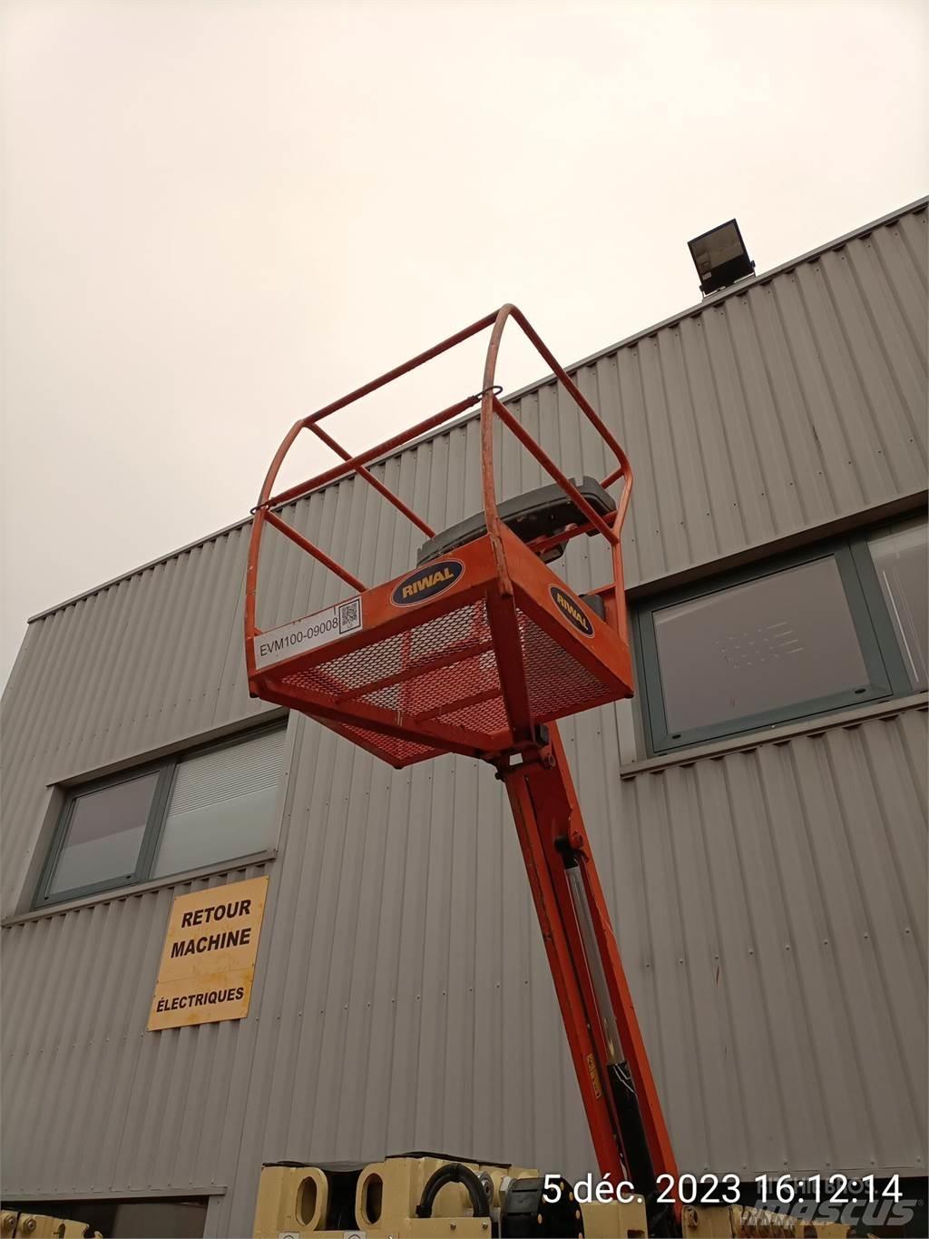 JLG T10E Druga dvigala in dvižne ploščadi