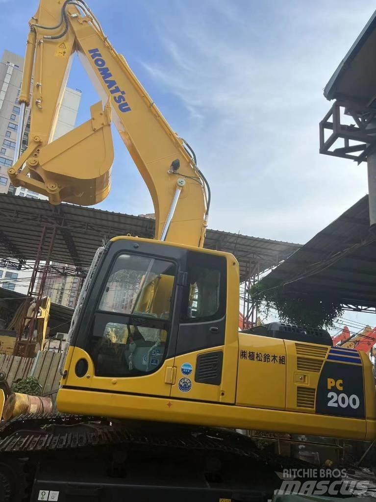 Komatsu PC 200 Midi bagri 7t – 12t