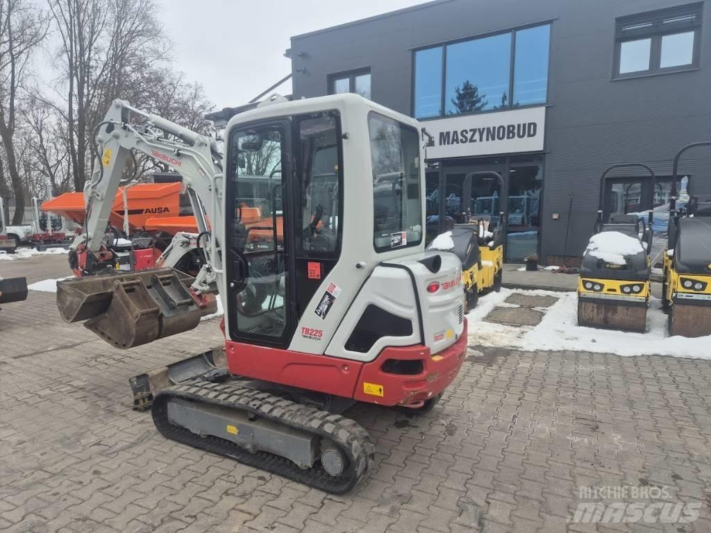Takeuchi TB 225 Mini bagri <7t