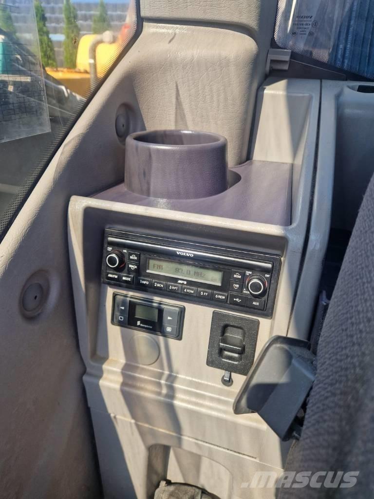 Volvo EW 210 D Bagri za prekladanje primarnih/sekundarnih surovin