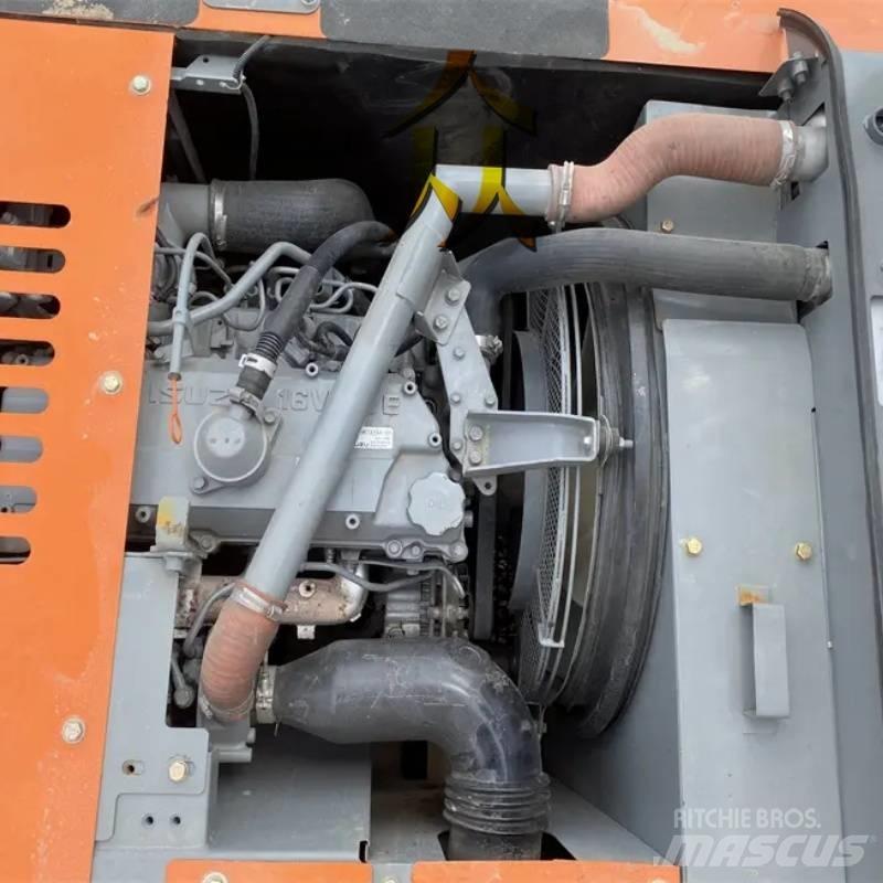 Hitachi ZX 210 Bagri goseničarji