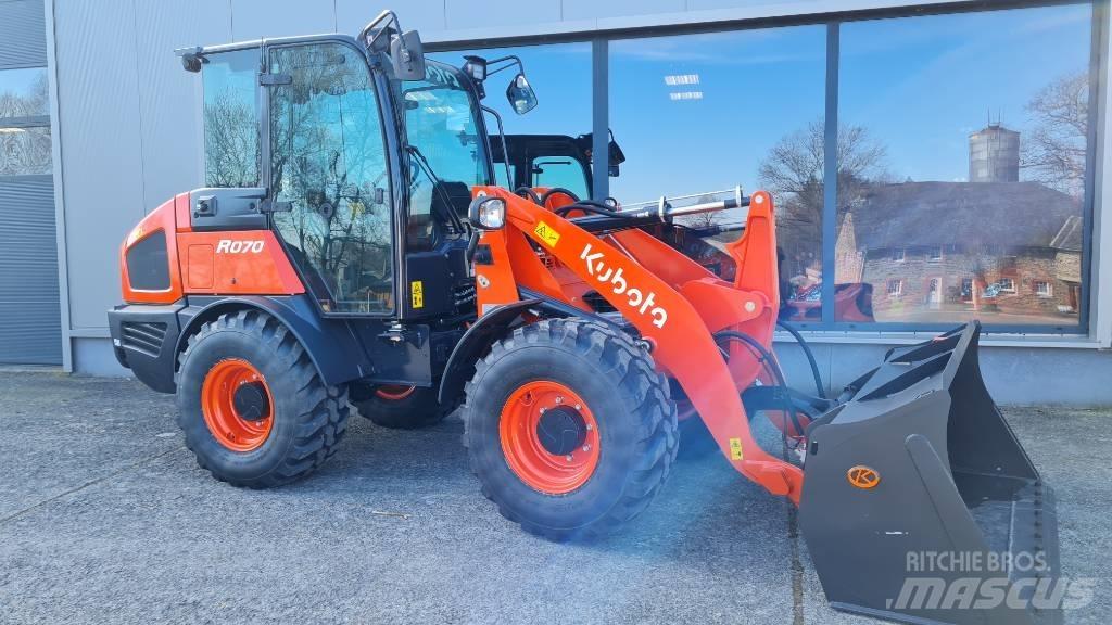 Kubota R 070 Kolesni nakladalci