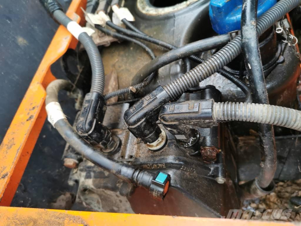 Doosan DX 225 SLR Bagri goseničarji