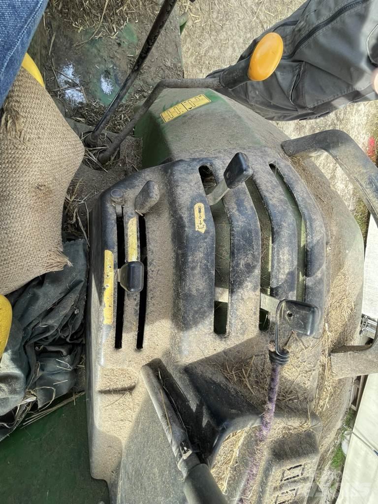 John Deere 5215 Traktorji