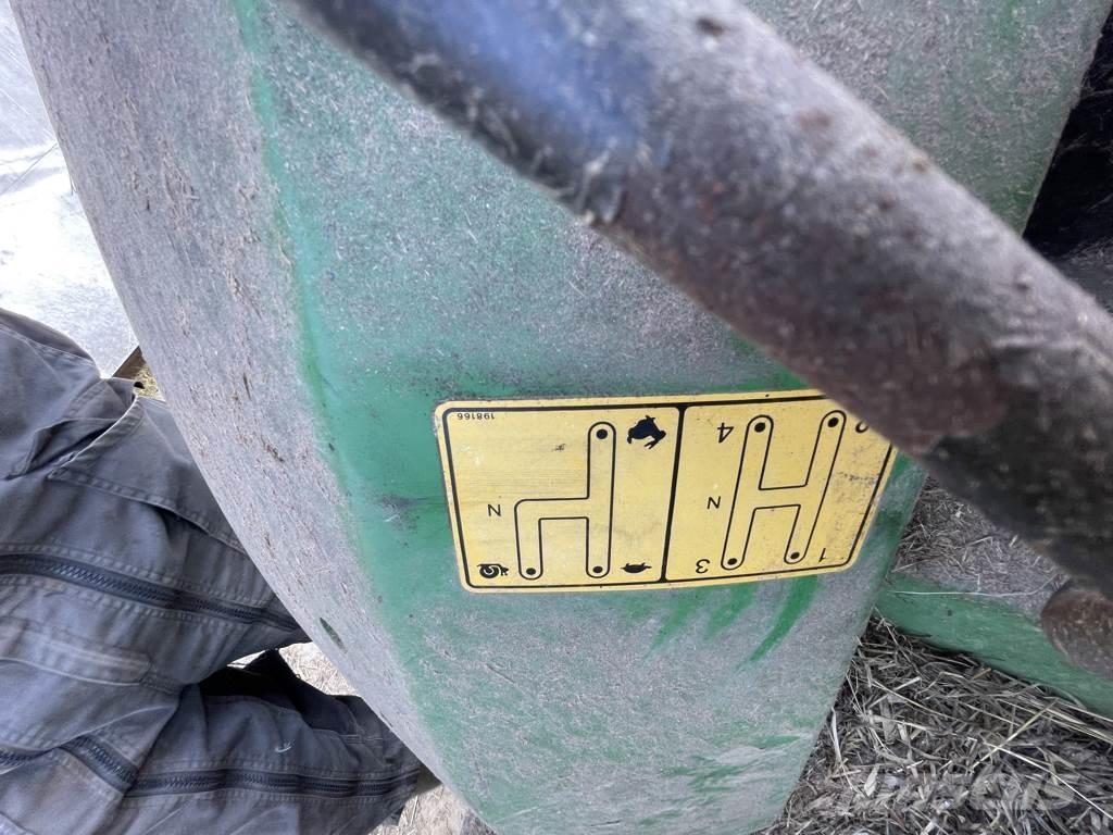 John Deere 5215 Traktorji