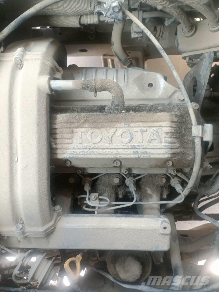 Toyota Coaster Bus Mini avtobusi