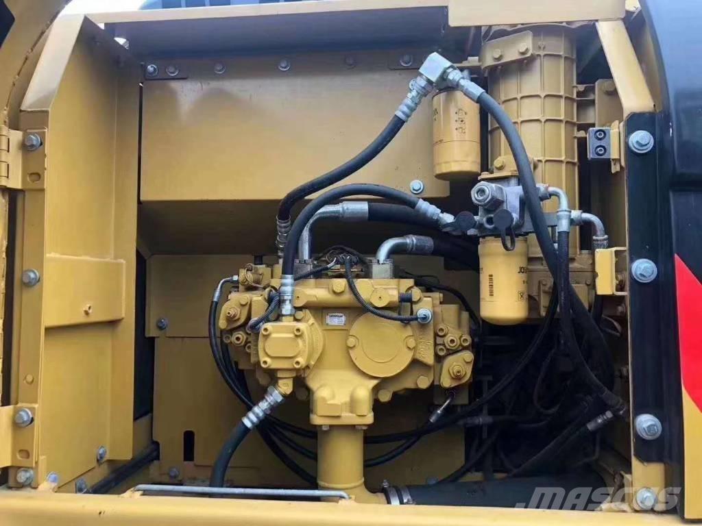 CAT 323 Bagri goseničarji