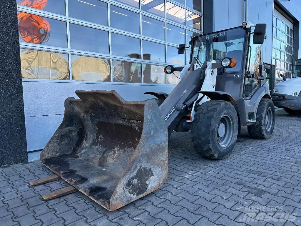 Hitachi ZW75 Kolesni nakladalci