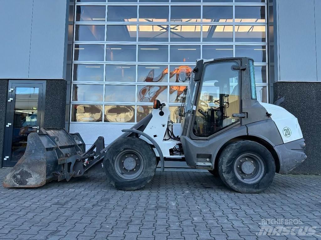 Hitachi ZW75 Kolesni nakladalci