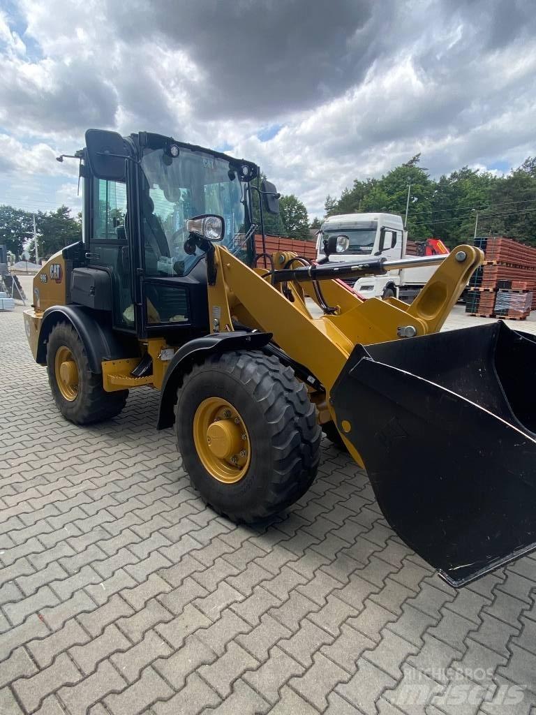 CAT 906 Kolesni nakladalci