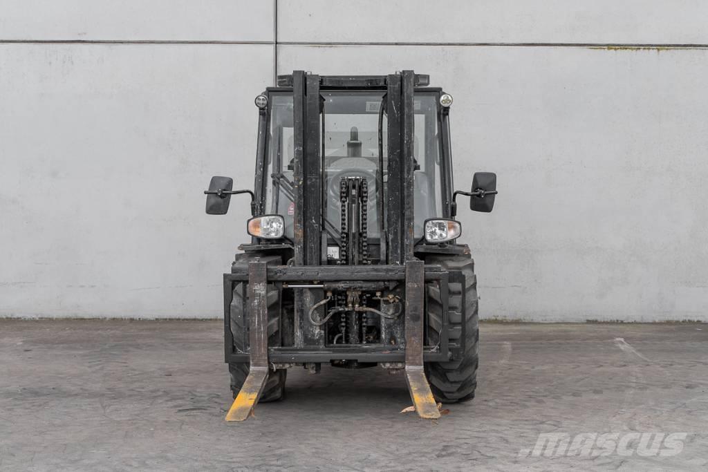 Manitou MC 30-4 Dizelski viličarji