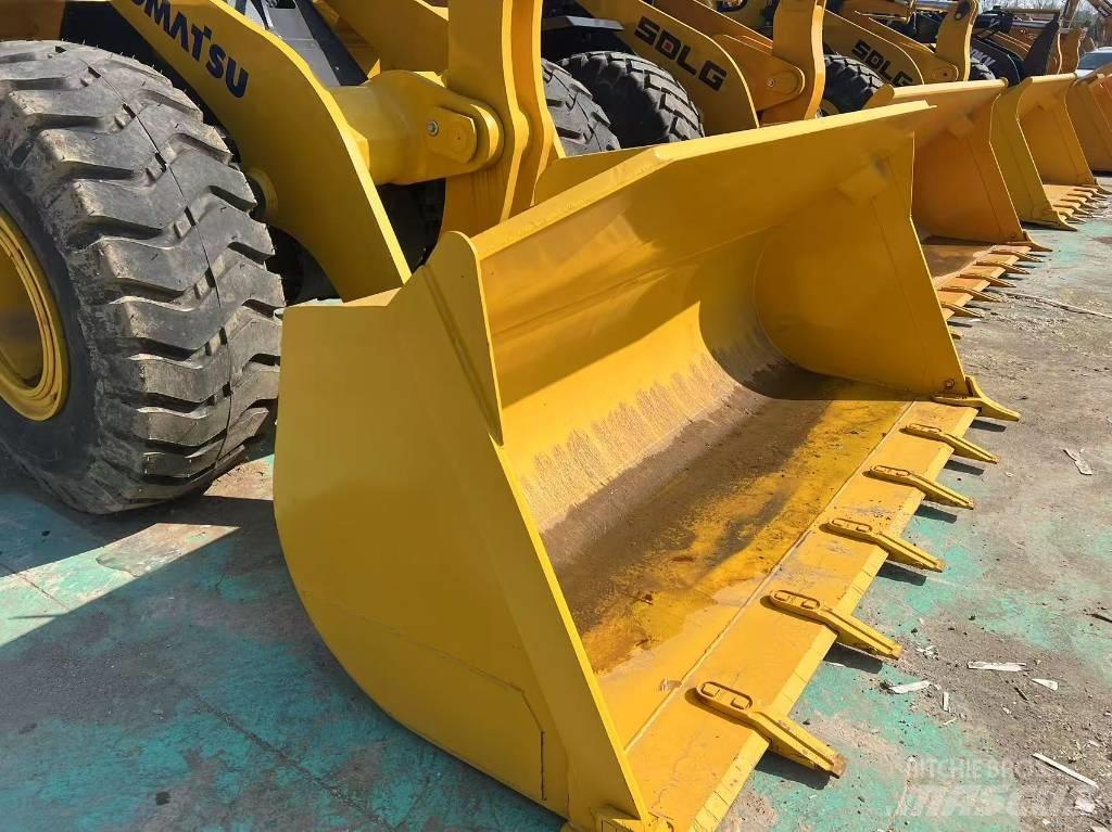 Komatsu WA 380 Kolesni nakladalci