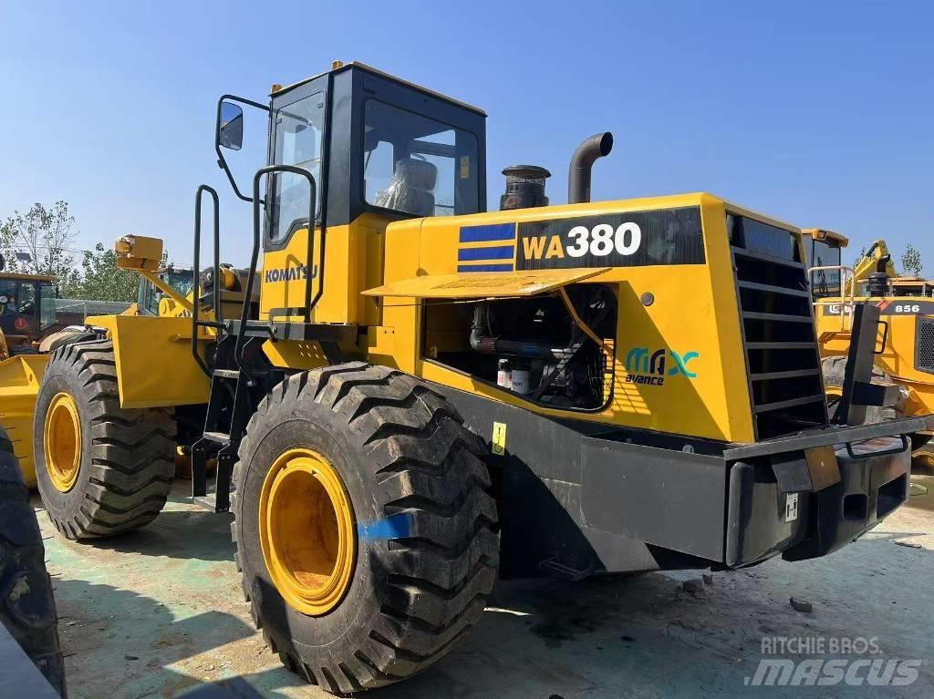 Komatsu WA 380 Kolesni nakladalci