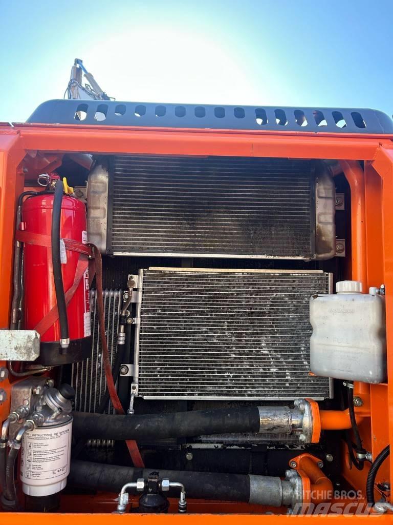 Doosan DX 210 W Bagri na kolesih