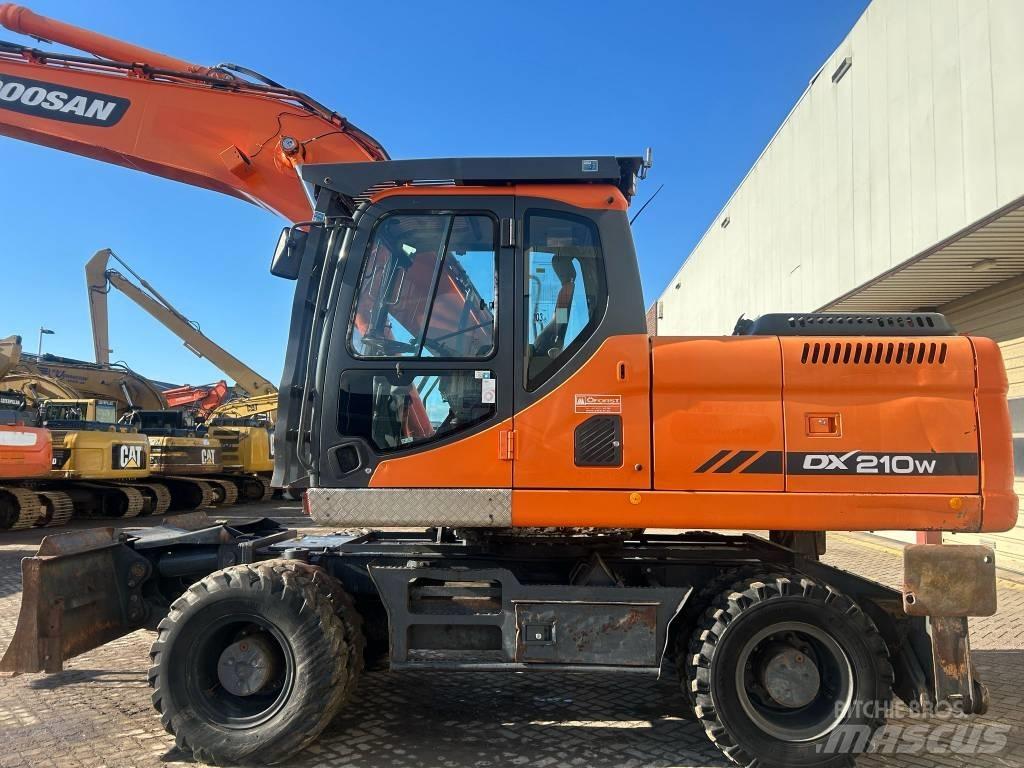 Doosan DX 210 W Bagri na kolesih