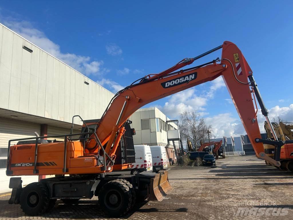 Doosan DX 210 W Bagri na kolesih
