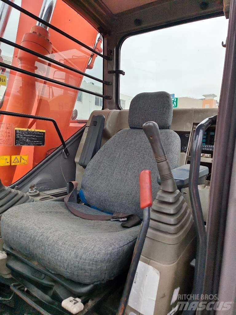 Hitachi ZX 135 US Bagri goseničarji