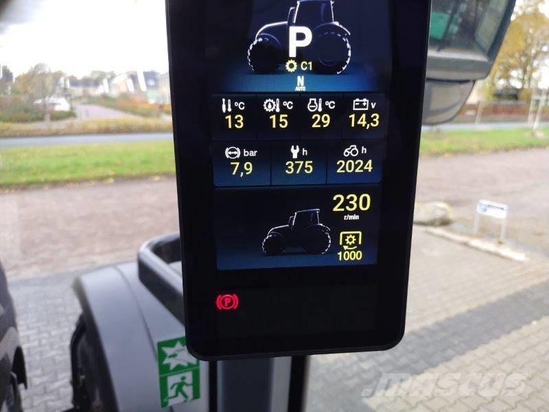 Valtra T235 Versu Traktorji