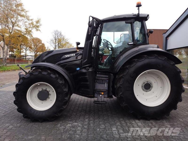 Valtra T235 Versu Traktorji