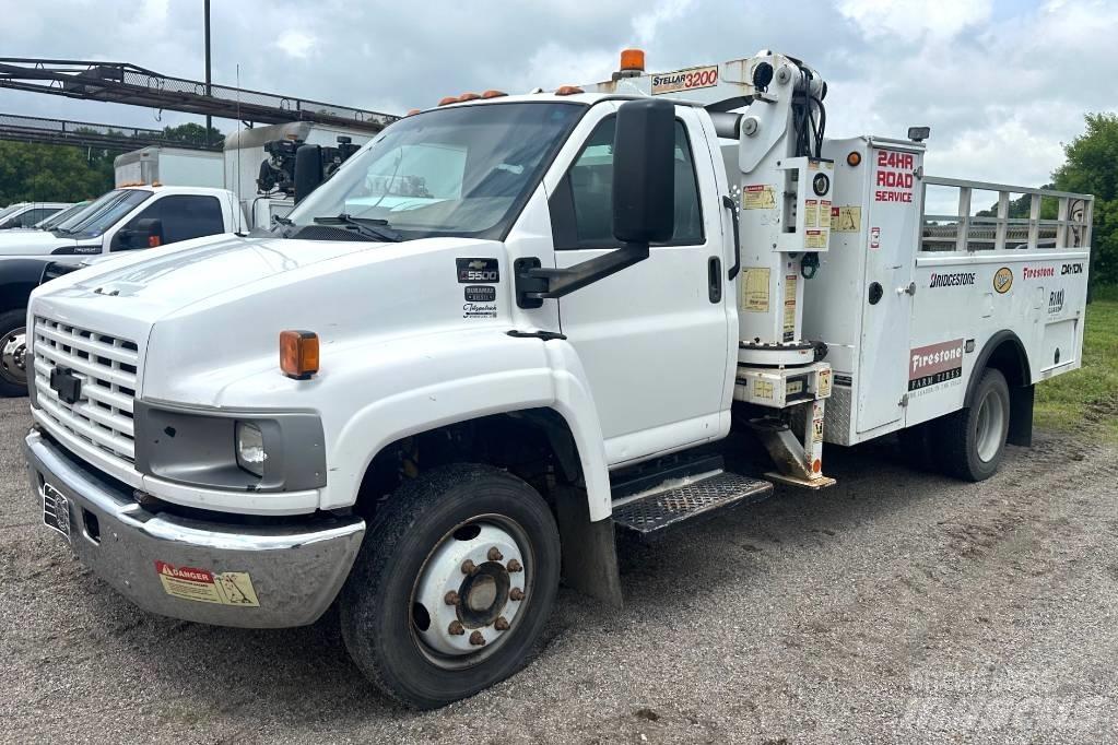 Chevrolet C5500 Dvigala na gosenicah