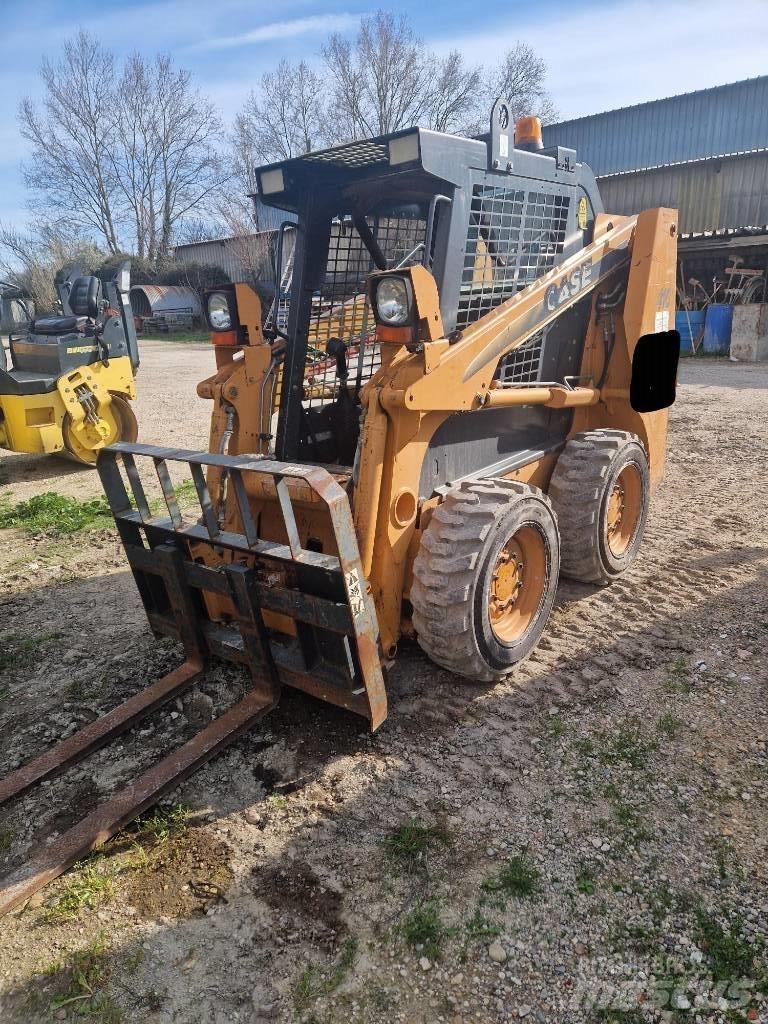 CASE 410 Skid steer mini nakladalci