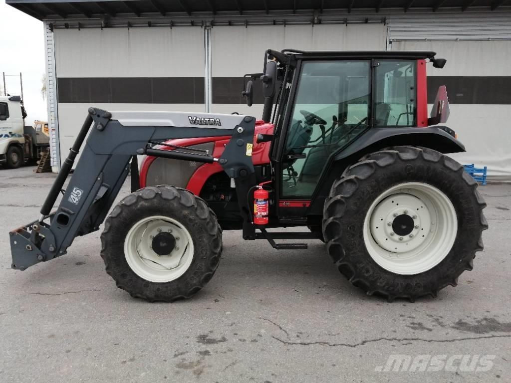 Valtra A 95 Traktorji