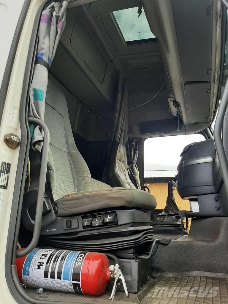 Volvo FH 12 Tovornjaki s ponjavo