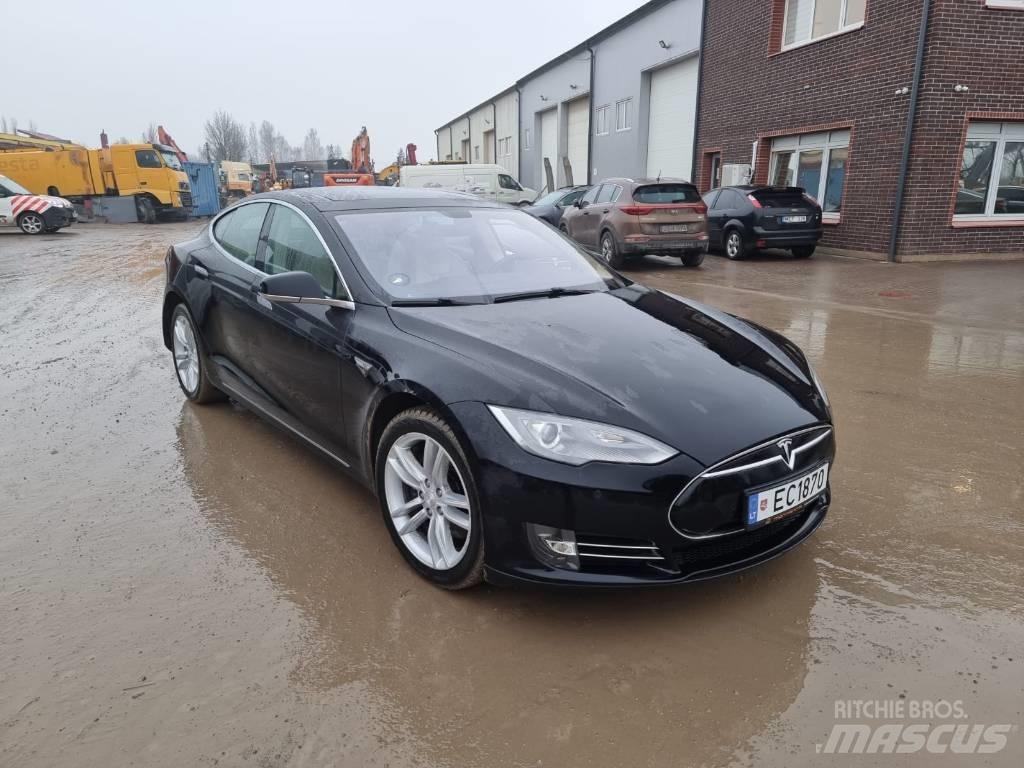 Tesla Model S P85 Avtomobili