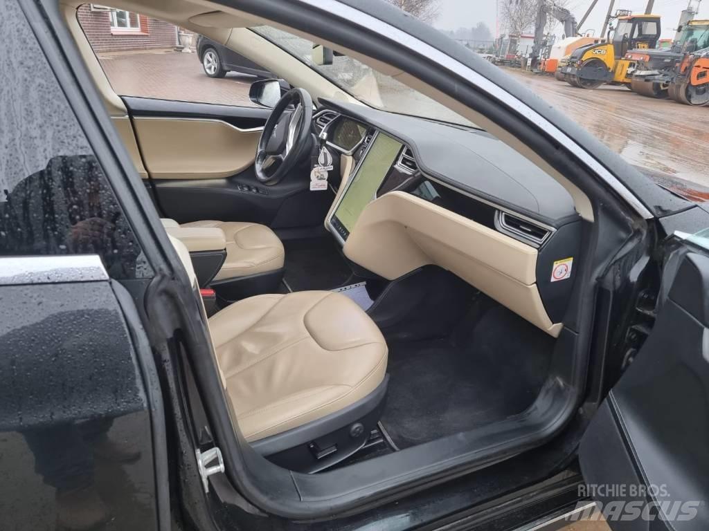 Tesla Model S P85 Avtomobili