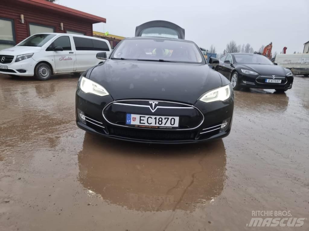Tesla Model S P85 Avtomobili