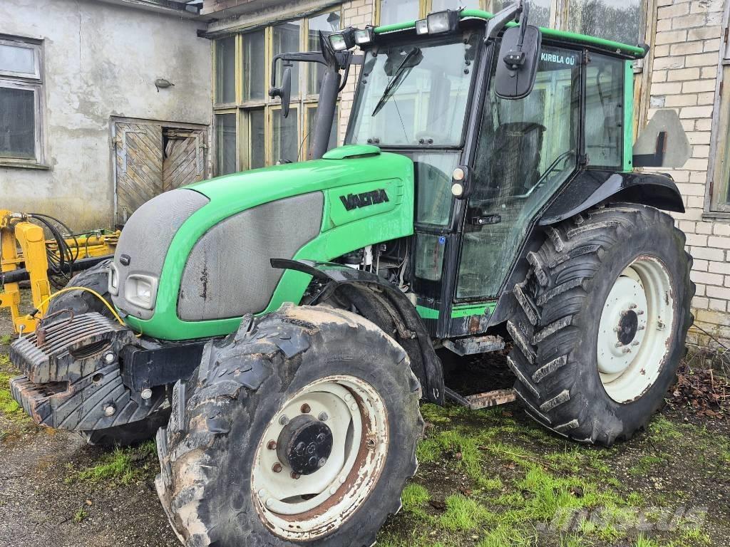 Valtra A 95 Traktorji
