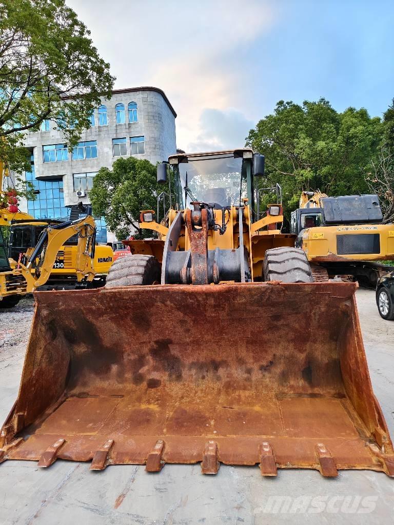 Volvo L 120 Kolesni nakladalci