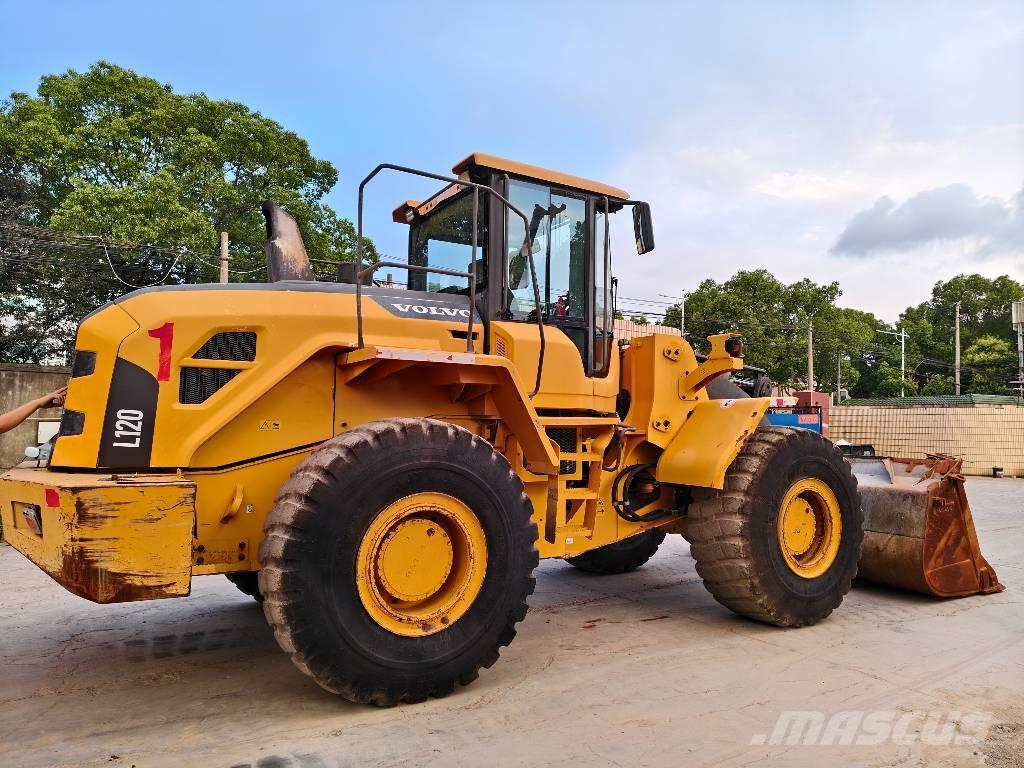 Volvo L 120 Kolesni nakladalci
