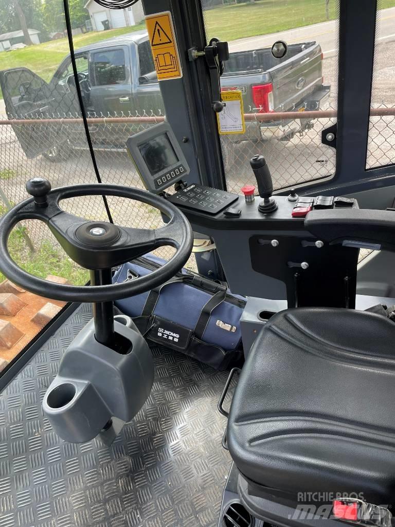 XCMG CV 83 PDU Enojni valjarji