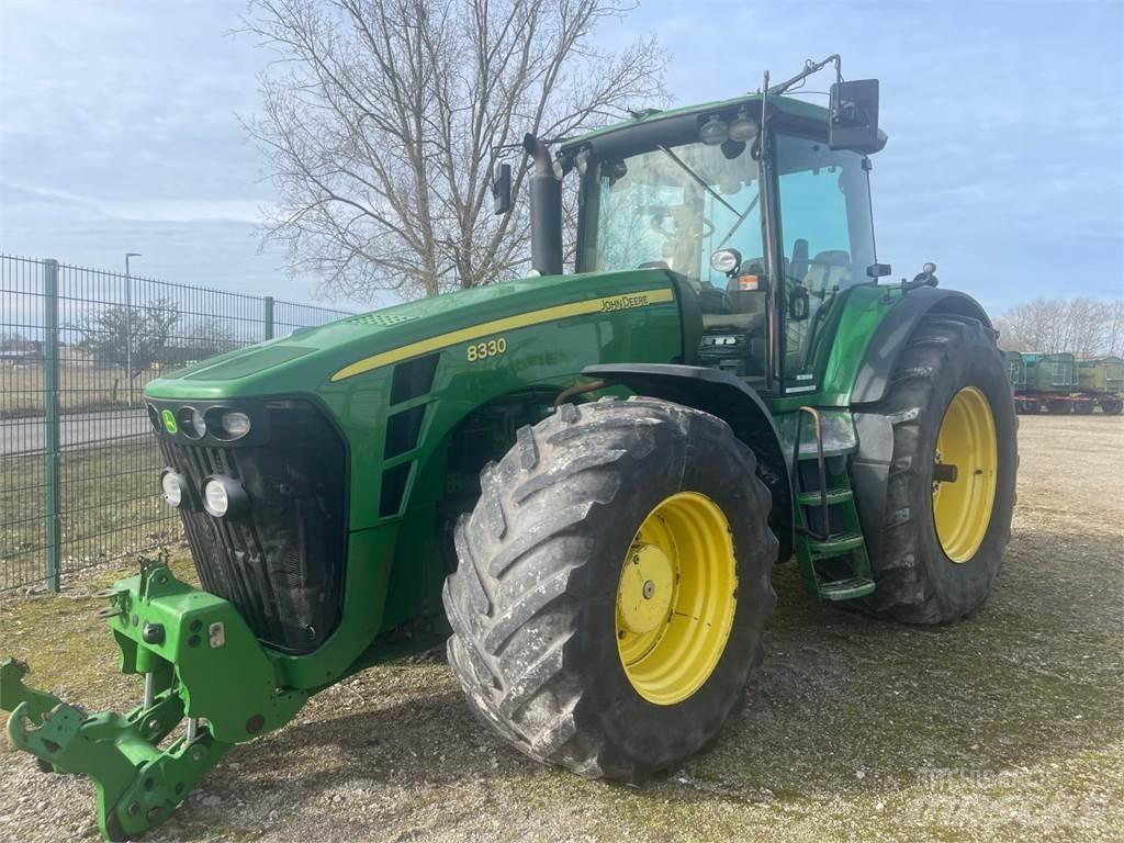 John Deere 8330 Traktorji