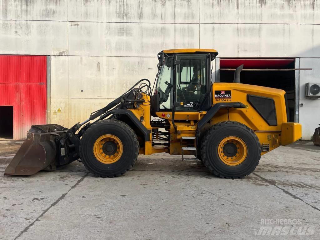 JCB 427 HT Kolesni nakladalci